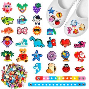 100 stuks schoensteker schoenbedels voor kinderen cartoon klompen armbandbedels-pin shoe meisjes en jongens Rubber-Peutertjes. jibbitz, charms voor Crocs