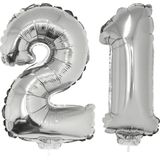 21 jaar leeftijd feestartikelen/versiering cijfers ballonnen op stokje van 41 cm - Combi van cijfer 21 in het zilver