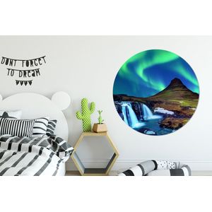 Behangcirkel - Noorderlicht - Sterrenhemel - IJsland - Berg - Groen - Zelfklevend behang - 140x140 cm - Rond behang - Behang zelfklevend - Behang cirkel - Behangsticker