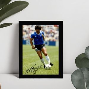 Diego Maradona Ingelijste Handtekening – 15 x 10cm In Klassiek Zwart Frame – Gedrukte handtekening – Argentijns Elftal - FC Barcelona - Voetbal - Football Legend