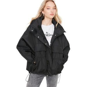 Trendyol Zwarte Oversized Waterdichte Kangoeroe Gewatteerde Jas Met Capuchon Tweeaw23Mo00111