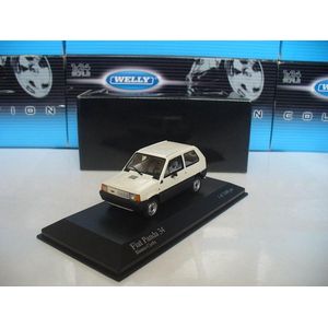 The 1:43 Diecast Modelcar of the Fiat Panda 34 of 1980 in White. The manufacturer of this scalemodel is Minichamps.