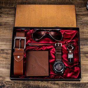 horlogebox voor mannen - geschenkdoos - cadeau met horloges voor heren - riem - portemonnee - zonnebril  - sleutelhanger en luxe pen - valentijn - cadeau mannen origineel