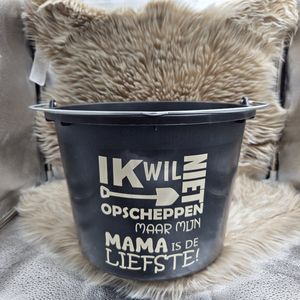 12 Liter Emmer – Ik wil niet opscheppen maar mijn mama is de allerliefste – Zwarte Kunststof Emmer – Grappig Cadeau voor Moederdag of Verjaardag - Trendy nu