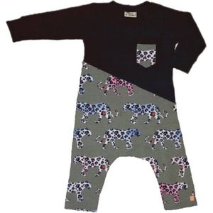 Onesie zwart met panterfiguren grijs