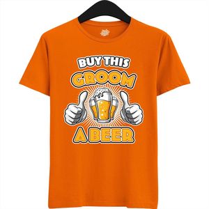 Buy This Groom A Beer | Vrijgezellenfeest Cadeau Man - Groom To Be Bachelor Party - Grappig Bruiloft Bruidegom Heren Shirt - T-Shirt - Unisex - Oranje - Maat 3XL