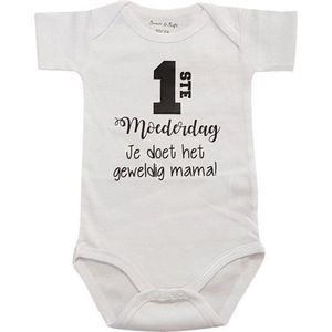 Rompertje baby tekst cadeau eerste moederdag |  mijn eerste moederdag je doet het geweldig mama | korte mouw | wit zwart | maat 74/80 jongen meisje unisex