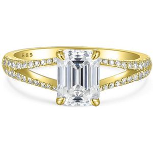 Emelise - 18k Geelgouden Smaragd Geslepen Moissanite Ring met Split- 18k GeelgoudenShank en Zijstenen - 4.9 karaat