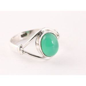Opengewerkte zilveren ring met groene onyx - maat 19
