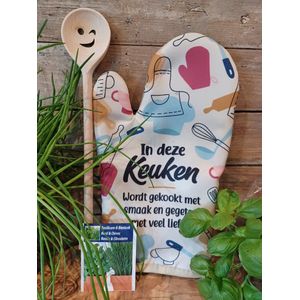 Ovenhandschoen-In deze keuken-Houten Pollepel-Cadeauset-Keukentextiel-Kookcadeau-Kado-Duurzaam-Gezelligheid-Thuiskok-Relatiegeschenk-Moederdag-Vaderdag-Verjaardag-Kerstcadeau-Sinterklaas-Pasen-Familiediner-Paasbrunch-Samenzijn