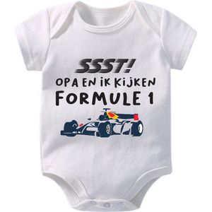 Hospitrix Baby Rompertje met Tekst ""SSST! Opa en ik kijken Formule 1"" R7 - Maat M - 3-6 maanden - 62/68 - go max - Korte Mouw - Cadeau - Zwangerschap - Aankondiging - Verstappen - Romper