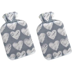 Set van 2x stuks water kruik met fleece hoes grijze/witte hartjes print 1,7 liter - 35 x 18 cm - Warmwaterkruiken - Warmtekruik