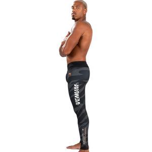 UFC by Venum Adrenaline Fight Week Sportlegging Urban Camo maat M Jeans Maat 32