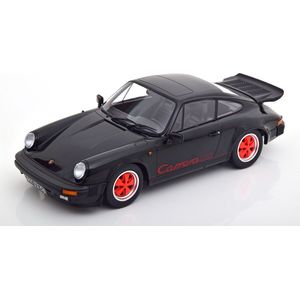 Het 1:18 Diecast model van de Porsche 911 Carrera 3.2 Clubsport van 1989 in zwart en rood. De fabrikant van het schaalmodel is KK Scale.This model is alleen online beschikbaar.