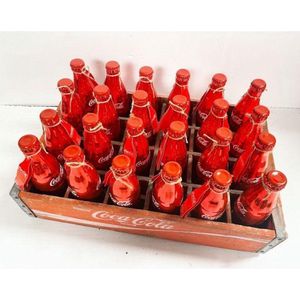 24 Metalen Jubileum Coca-Cola Flesjes In Originele Krat