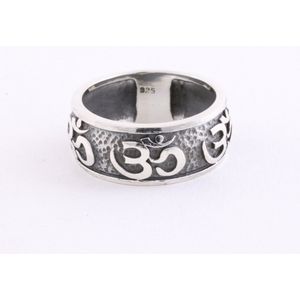 Zilveren ring met ohm tekens - maat 19.5