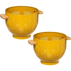 Set van 2x stuks vergiet/zeef op voet geel 22 x 18,5 cm van ijzer met bamboe handvaten - Keukenvergieten