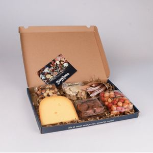 Zuivelhoeve Moederdag Brievenbuspakket Borrelpakket cadeau - Borrelbox voor thuis - Snackpakket - Cadeaupakketten eten & drinken - Alles voor de Borrelplank - Altijd vers - Proef & Geniet