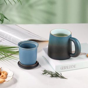 Theemok met theezeef en deksel, 420 ml (volledige capaciteit), keramische mok, grote theekopjes met roestvrijstalen theezeef, voor losse thee, blauwe en zwarte gradiëntenset met handvat
