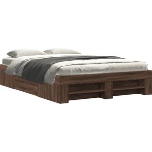 vidaXL - Bedframe - zonder - matras - bewerkt - hout - bruin - eikenkleur - 140x200 - cm