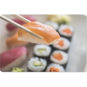 Bureau mat - Sushi wordt opgepakt - 60x40