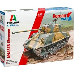 1:35 Italeri 6586 Sherman M4A3E8 Tank - Korean War Plastic Modelbouwpakket