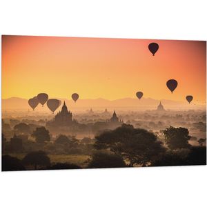 WallClassics - Vlag - Luchtballonnen boven Tempels met Zonsondergang - 120x80 cm Foto op Polyester Vlag