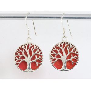 Ronde zilveren oorbellen met levensboom op rode koraal steen