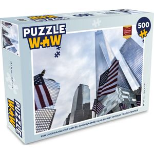 Puzzel Een onderaanzicht van de Amerikaanse vlag bij het World Trade Center - Legpuzzel - Puzzel 500 stukjes