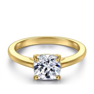 Elara - Cushion Solitair Moissanite Ring - 2.4 karaat