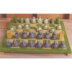 Paolo -Chiari - Schaakspel - muizen - tegen - kikkers - schaakbord - polystone - schaken