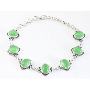Bewerkte zilveren armband met groene olijf opaal