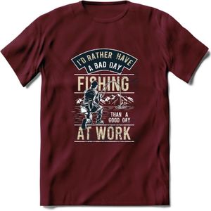 A bad Day Fishing - Vissen T-Shirt | Beige | Grappig Verjaardag Vis Hobby Cadeau Shirt | Dames - Heren - Unisex | Tshirt Hengelsport Kleding Kado - Burgundy - L