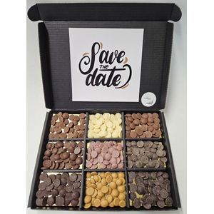 Chocolade Callets Proeverij Pakket met Mystery Card 'Save the Date' met persoonlijke (video) boodschap | Chocolademelk | Chocoladesaus | Verrassing box Verjaardag | Cadeaubox | Relatiegeschenk | Chocoladecadeau