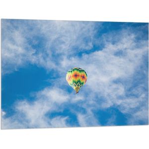 WallClassics - Vlag - Onderaanzicht van Luchtballon bij Sluierbewolking - 100x75 cm Foto op Polyester Vlag