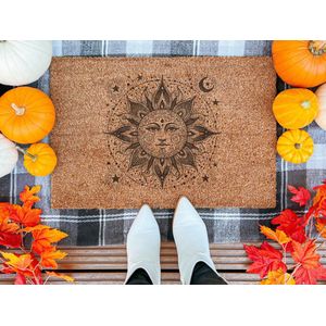 Mystical Sun | 90x60 cm | Nieuwe huis cadeau | Ingangsmat | Deurmat met stijl | Verhuizing cadeau | Praktisch & trendy | Perfect voor binnenkomst | Cadeau voor nieuwe woning