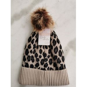 Wollen Damesmuts beige met luipaardprint en pompom