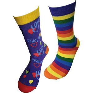 Verjaardag cadeau - Pride Love sokken - Regenboog sokken - vrolijke sokken - valentijn cadeau - aparte sokken - grappige sokken - leuke dames en heren sokken - moederdag - vaderdag - kerst cadeau - Sokken waar je vrolijk van wordt - Maat 42-47