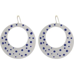 Behave Oorbellen hangers wit met stipjes blauw 6 cm