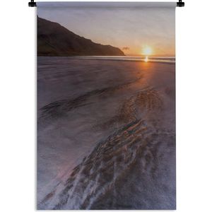 Wandkleed Zonsondergang op het Strand  - Reflectie van de ondergaande zon op het water in Finland Wandkleed katoen 60x90 cm - Wandtapijt met foto