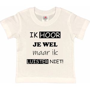 T-shirt Kinderen ""Ik hoor je wel maar ik luister niet"" | korte mouw | wit/zwart | maat 110/116