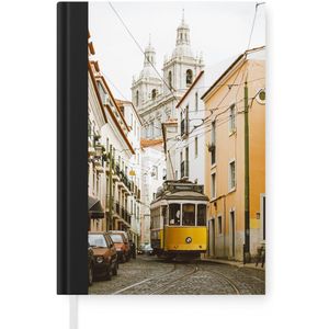 Notitieboek - Schrijfboek - De beroemde gele tram rijdt door Lissabon - Notitieboekje klein - A5 formaat - Schrijfblok