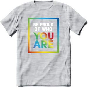 Be Proud Of Who You Are | Pride T-Shirt | Grappig LHBTIQ+ / LGBTQ / Gay / Homo / Lesbi Cadeau Shirt | Dames - Heren - Unisex | Tshirt Kleding Kado | - Licht Grijs - Gemaleerd - XL