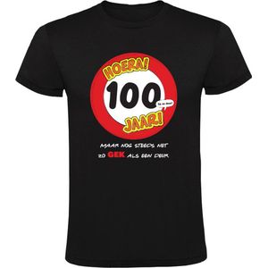 Hoera 100 Jaar! Maar nog steeds zo gek als een deur! Heren T-shirt | Jarig Honderd | 100e verjaardag kado | Shirt