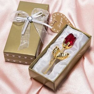 Allernieuwste.nl® Chrystal Gouden Rode Roos in Mooie Geschenkverpakking - Moederdag Liefde voor Vrouw of Vriendin - Rozen Rood - 55 x 120 mm