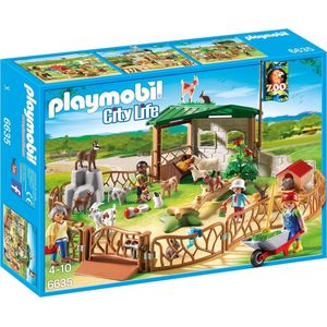 Grote kinderboerderij / Parc animalier avec visiteurs