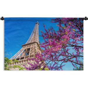Wandkleed Eiffeltoren - De Eiffeltoren met een uniek roze boom die de afbeelding een kleurrijk effect geeft Wandkleed katoen 90x60 cm - Wandtapijt met foto