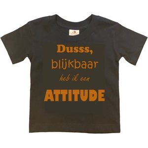 T-shirt Kinderen ""Dusss, blijkbaar heb ik een ATTITUDE"" | korte mouw | Zwart/tan | maat 86/92