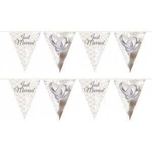 Folat Just Married vlaggenlijn - 4x stuks - 10 meter - plastic - Bruiloft decoraties - huwelijk versieringen