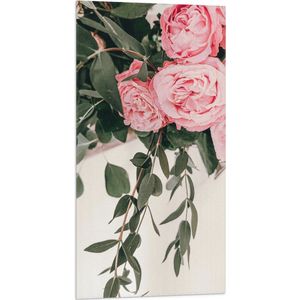 WallClassics - Vlag - Roze Rozen Bloemenboekt - 50x100 cm Foto op Polyester Vlag